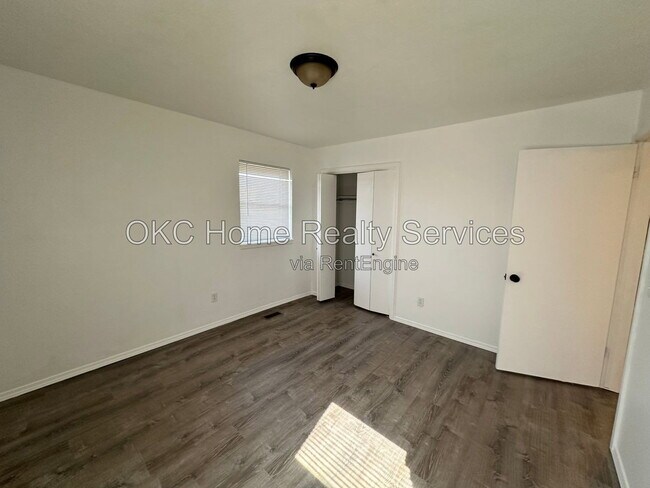 Building Photo - 1428 SW 72nd St