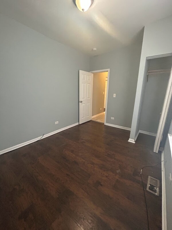 Building Photo - 1006 W 77th St
