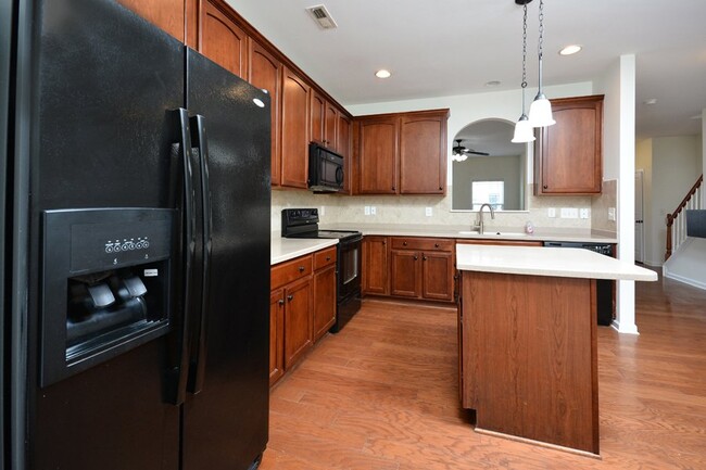 Building Photo - Townhome in Quiet Neighborhood