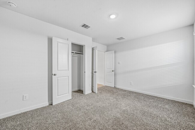 Building Photo - 3919 Langridge Dr