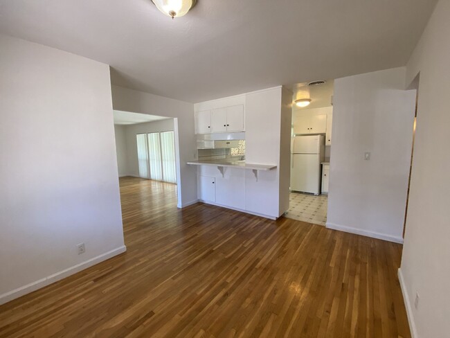 Building Photo - 0166 - MERRY LN