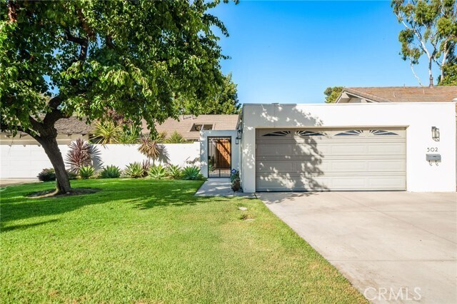 Building Photo - 502 Avenida Largo