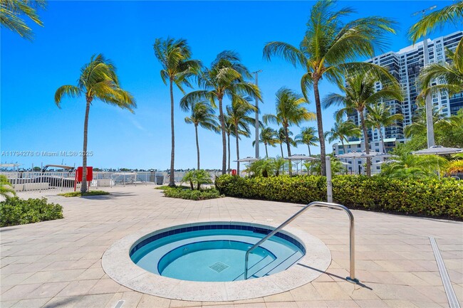 Building Photo - 2101 Brickell Ave