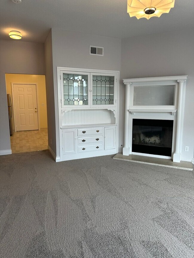 Building Photo - 817-819-821 Pierce Street