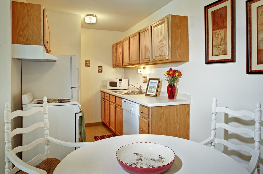 Building Photo - Varsity Square Apartments