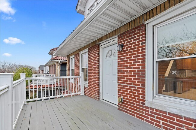 Primary Photo - 148 W Walnut St