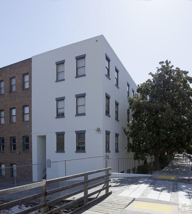 Clarendon House Sacramento, CA Apartment Finder