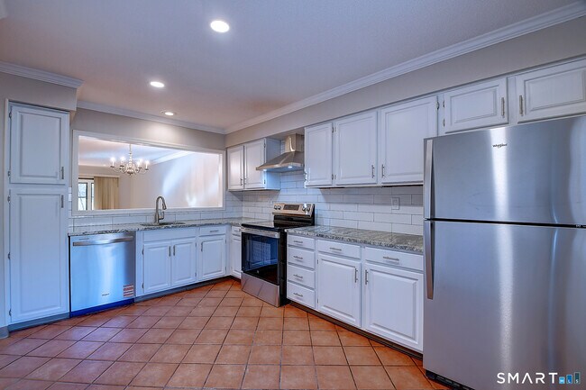 Building Photo - 4 Stonington Ct