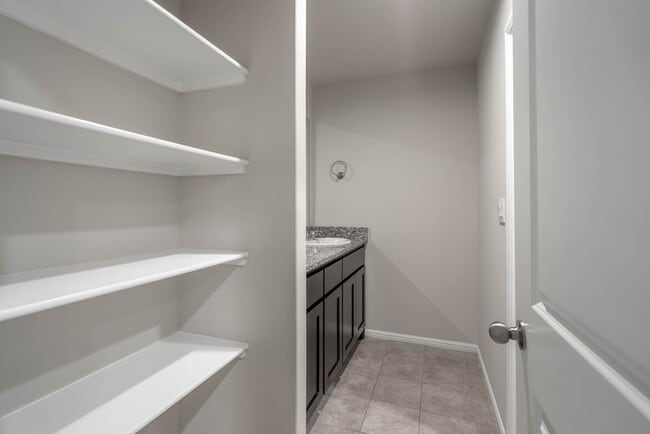 Building Photo - 7616 Silver Crk Ct
