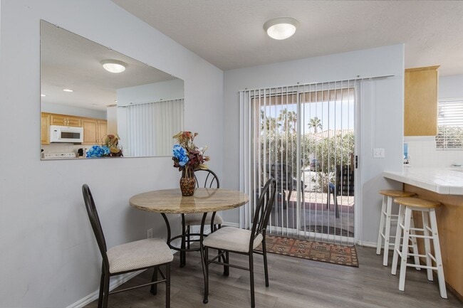 Building Photo - Scenic View Community two-story townhouse ...