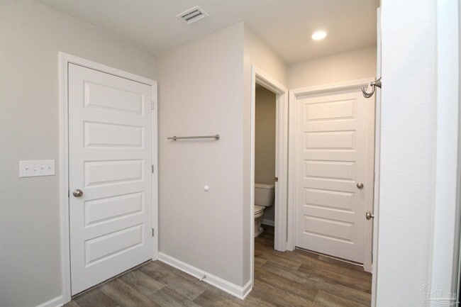 Building Photo - 7524 Oak Lake Blvd