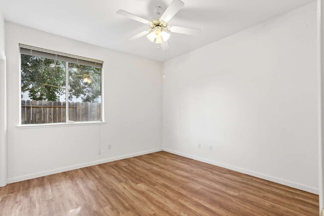 Building Photo - Single-Story 3-Bedroom with 3-Car Garage in Mace Ranch