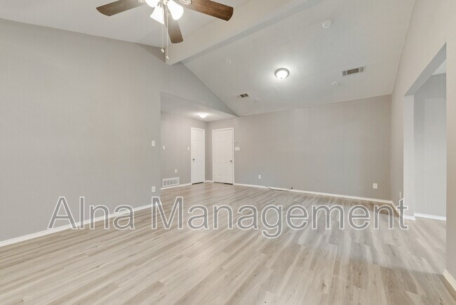 Building Photo - 1406 Willowbrook St