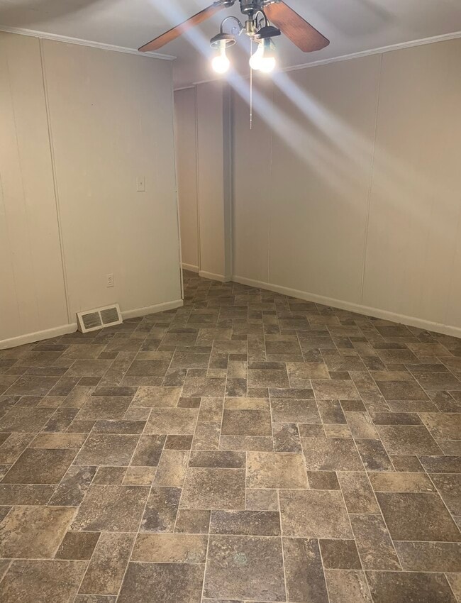 Building Photo - 62 Oakmont Dr
