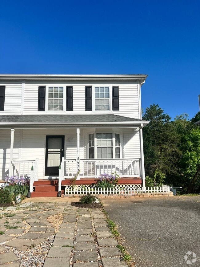 Building Photo - Great Duplex in Briarwood