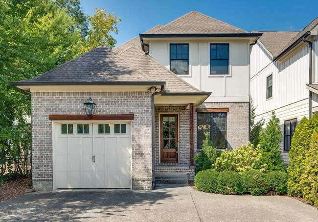 Building Photo - Stunning 4BE/3.5BA home in the heart of Green Hills!