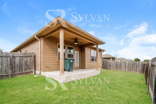 Building Photo - Prepare to be impressed by this 3 bedroom, 2 bathroom home