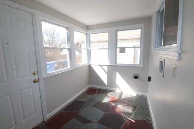 Building Photo - Gorgeous single-family Home