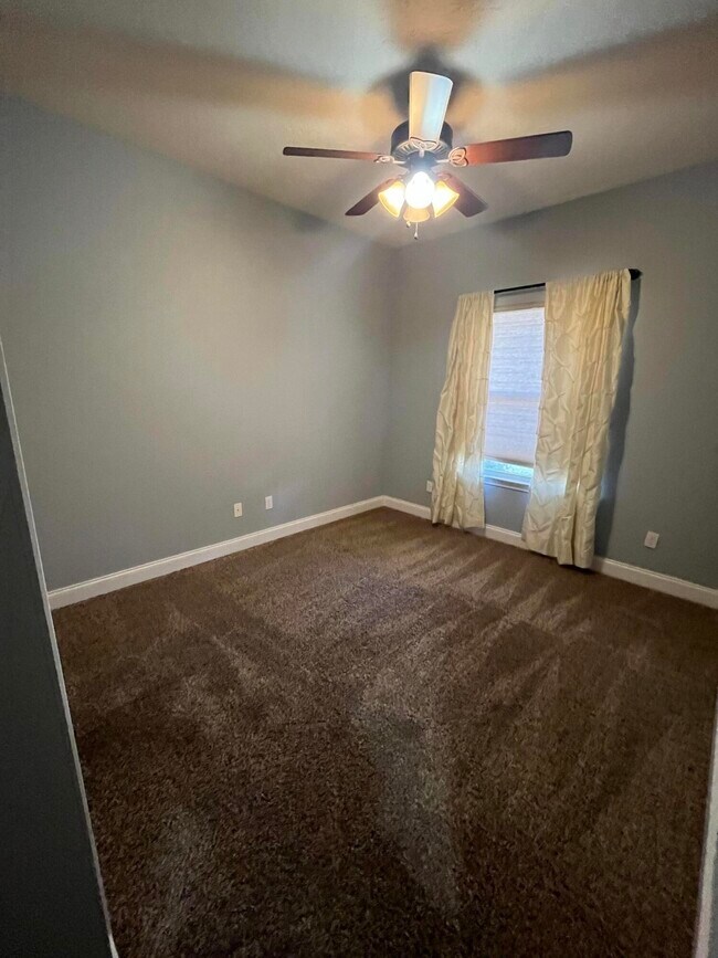 Building Photo - 808 Pine Alley St