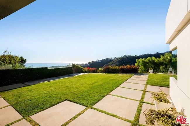 Building Photo - 817 Enchanted Way