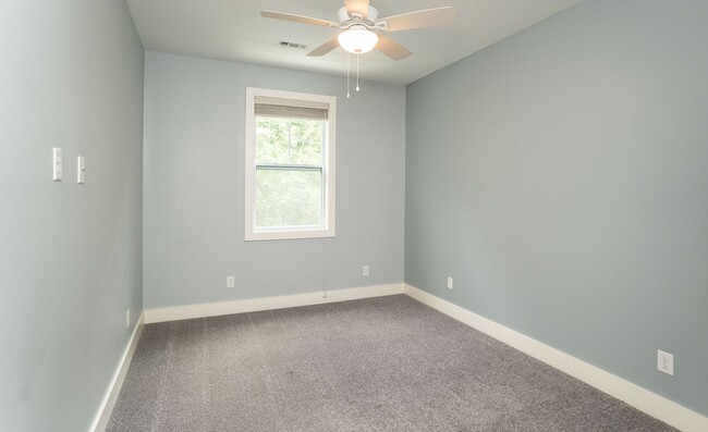 Building Photo - Home on Ladies Island