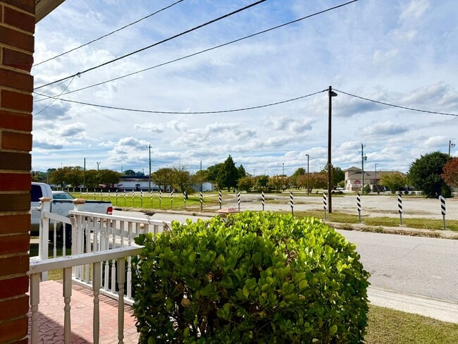 Building Photo - ***Renovated 3 Bedroom Ranch*Near Casino & Naval Hospital & Shipyard