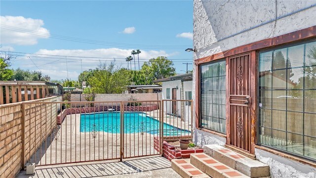 Building Photo - 3098 N Arrowhead Ave