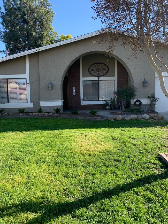 Primary Photo - 42313 Santiago Dr