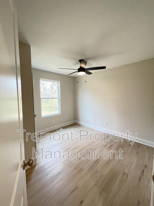 Building Photo - 322 W 41st St