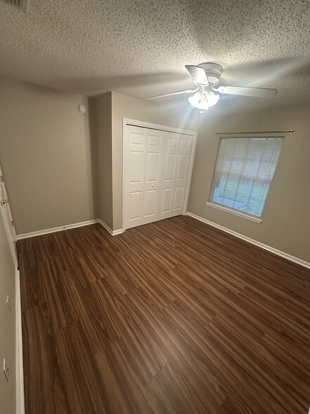 Building Photo - 1687 Spring Branch Dr W