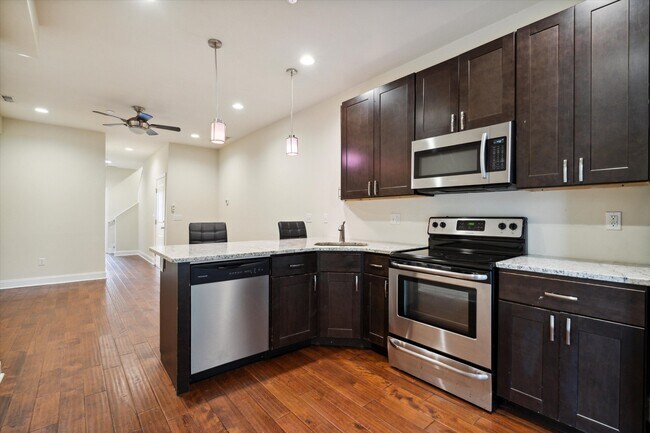 Building Photo - 1521 W Seybert St