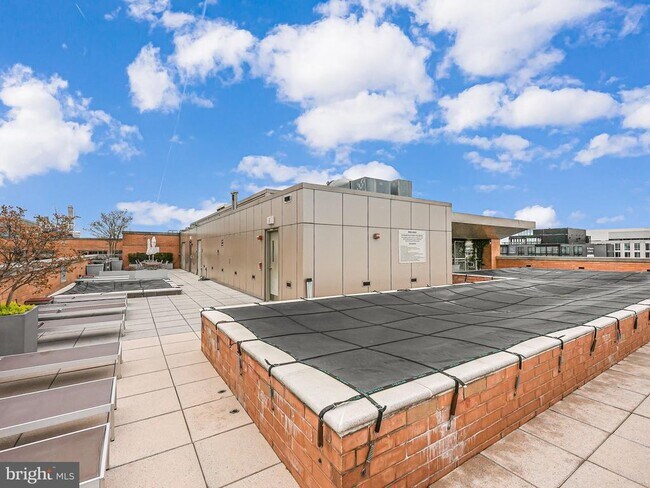 Building Photo - 440 L St NW