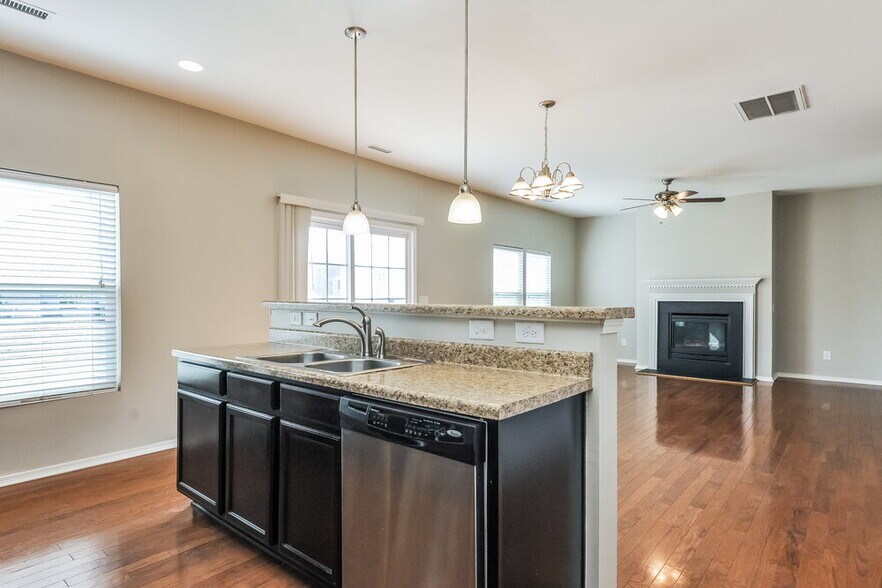 Building Photo - 547 Kerriann Ln