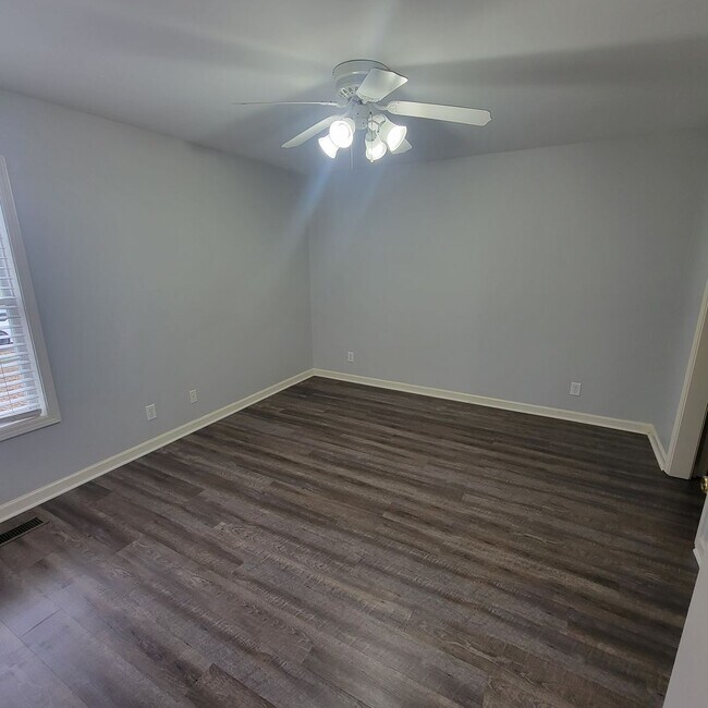 Building Photo - 2/1 Duplex- Cookeville- Large Corner Lot