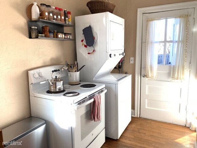 Building Photo - 2 br, 1 bath House - 1904 Warfield A Unit A