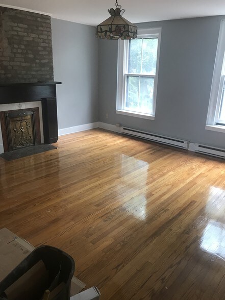 Building Photo - 43 Elm St