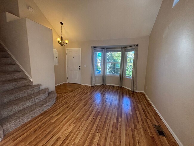 Building Photo - 4 Bedroom, 3.5 Bathroom Home with A/C! - A...