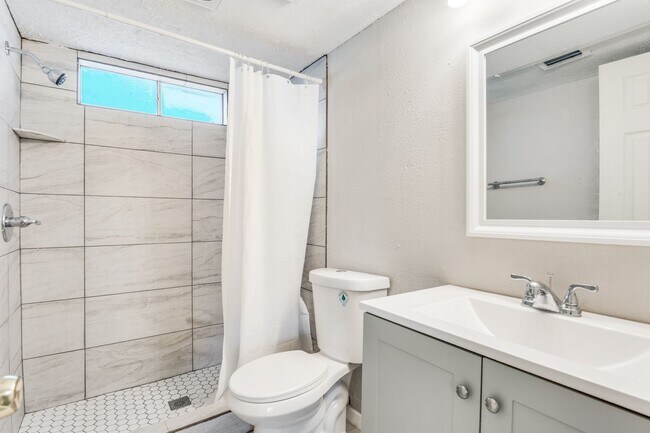 Building Photo - Fully Renovated Condo with Private Pool!