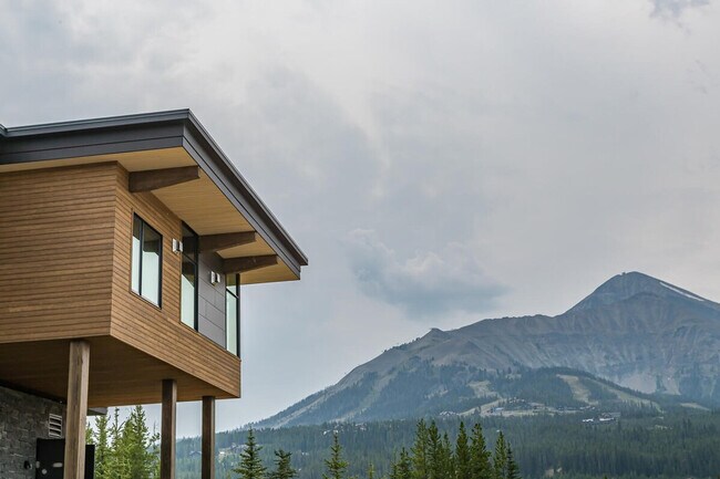 Building Photo - 4 Boathouse Way