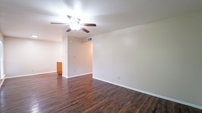 Building Photo - MOVE IN SPECIAL!! FOR LEASE! 2 Bedroom - 1 Bath -  Town House Apartments!