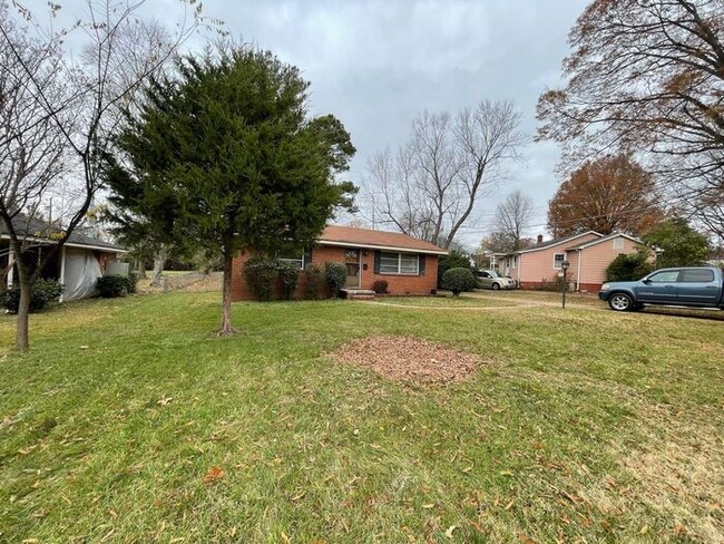 Building Photo - Charming 2 BR/1BA Brick Ranch For Rent!