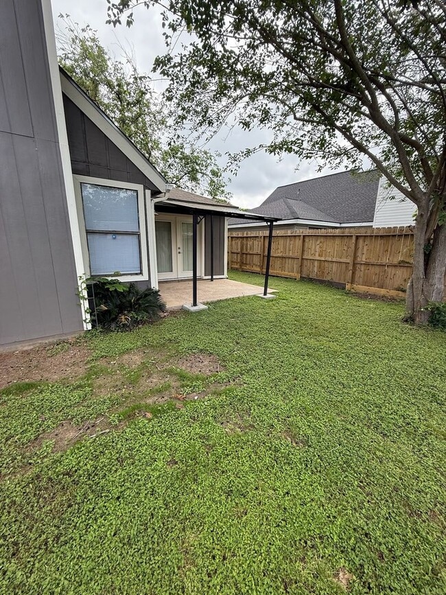 Building Photo - Spacious 3-Bedroom Corner Home in Candlelight Oaks Village