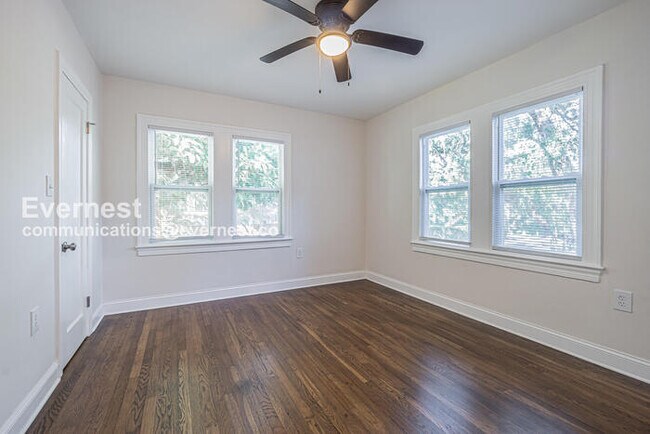 Building Photo - 3 Bed/2 Bath Home with Fenced Yard & Off-Street Parking / Pet-Friendly / Coming Soon!