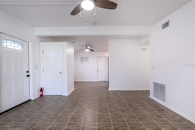 Building Photo - 927 W Olympia Ave