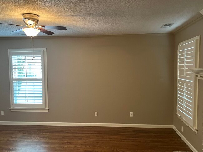 Building Photo - 370 Goldfinch Cove