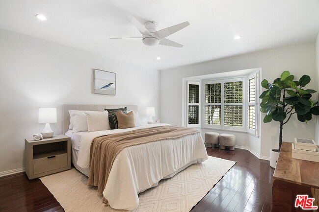 Building Photo - 326 N Vista St