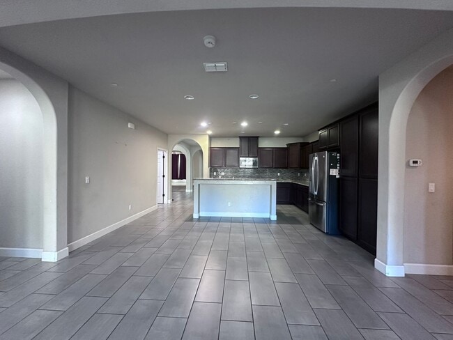 Building Photo - Spacious Tulare home coming soon!