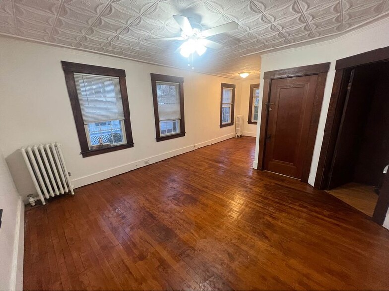 Living room - prior to current tenants - 16 Chapel St