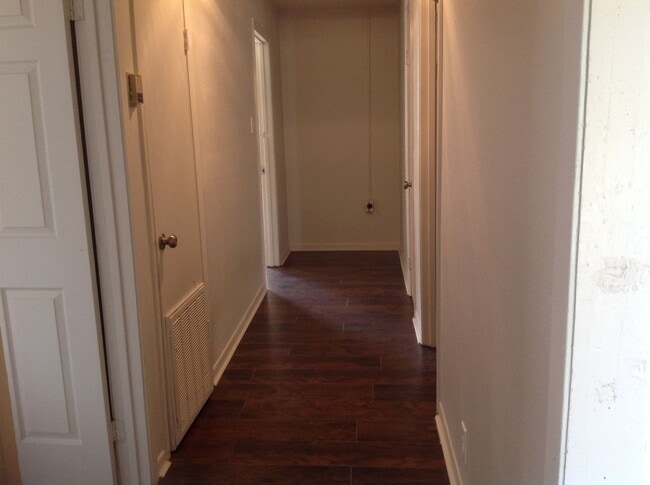 Building Photo - 206 Hub Ave