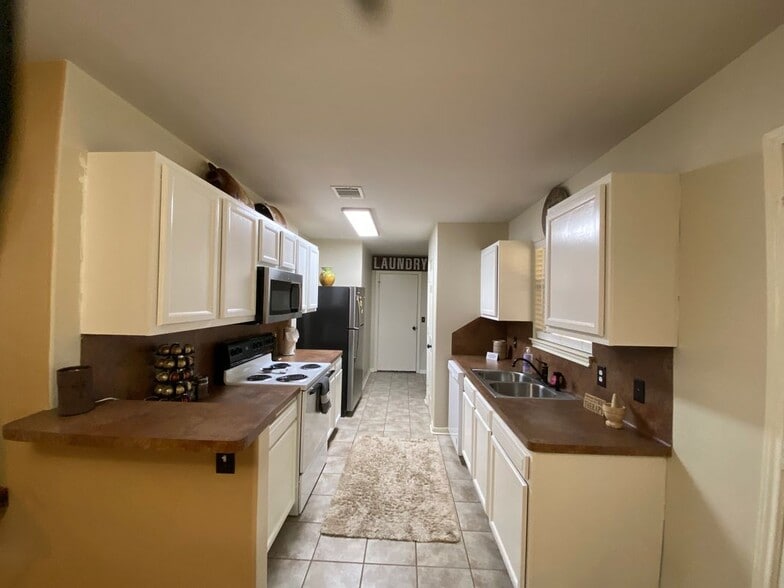 Building Photo - 254 E Sunset Dr